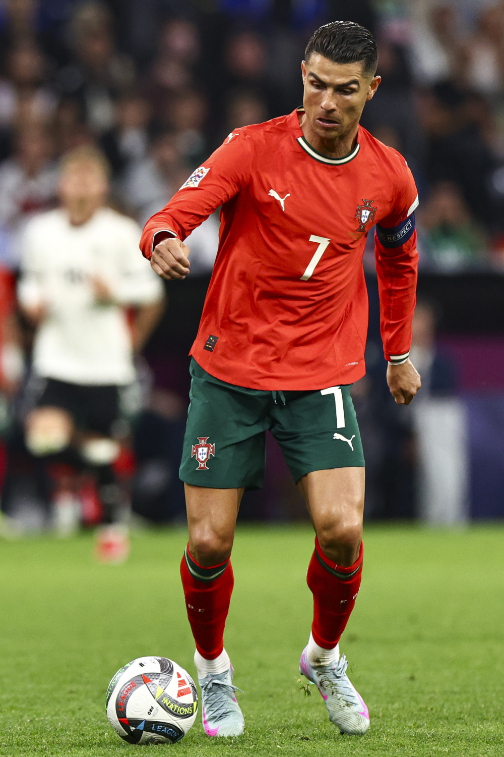 爱博体育-欧国联精彩瞬间回顾，激动人心的比赛画面的简单介绍