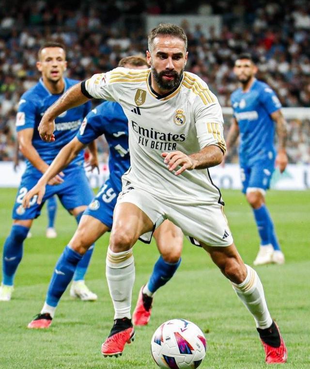 爱博体育-包含皇马宣布签约新后卫，加强后防线实力的词条